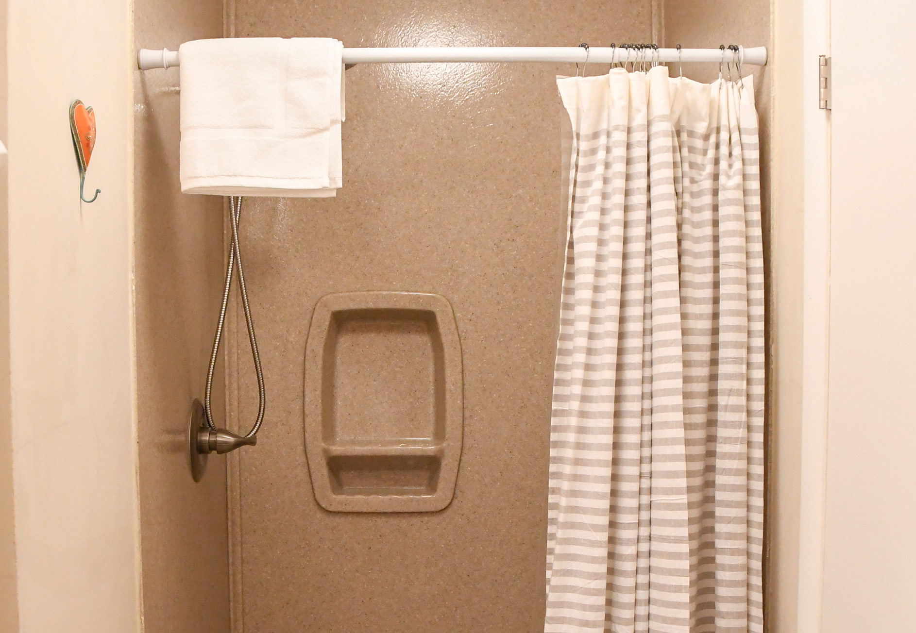 Lake City Rental - Bathroom Shower
